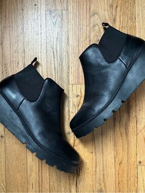 Fly London Pada Chelsea Black Bootie 41